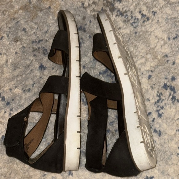 Sofft Reston‎ suede black strap ankle sandals Velcro closing white wedge heels 7 - Picture 7 of 9